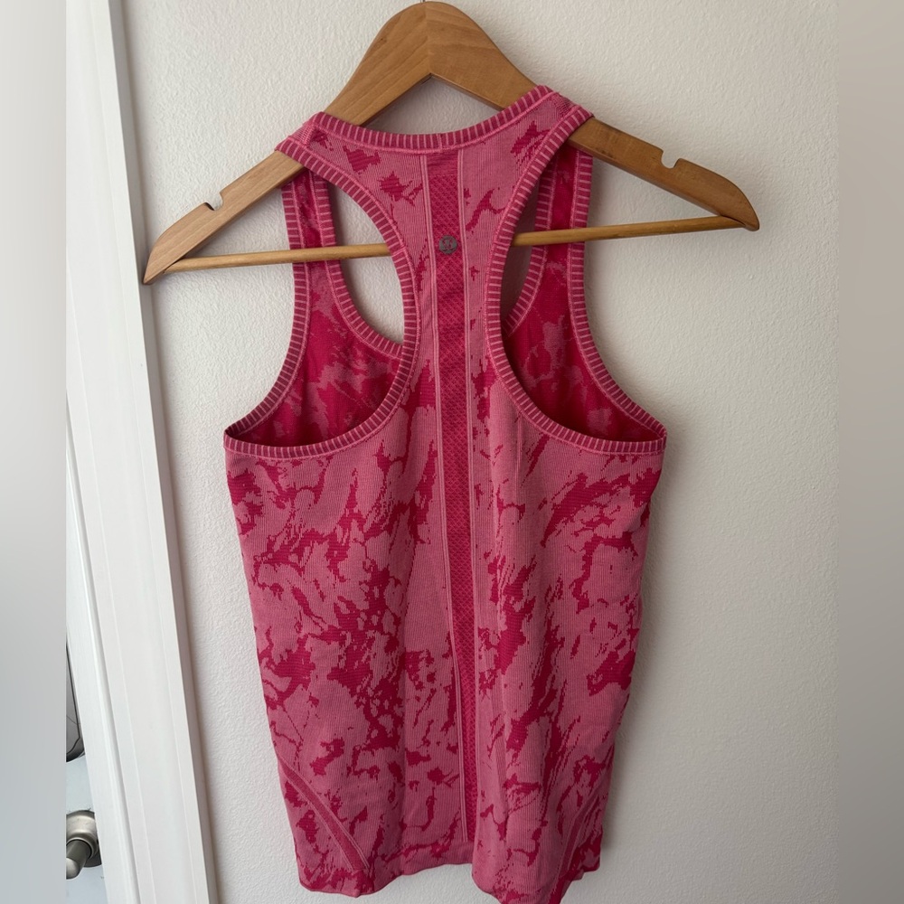 • Lululemon • Women’s Swiftly Tank Size 6 - Picture 2 of 5